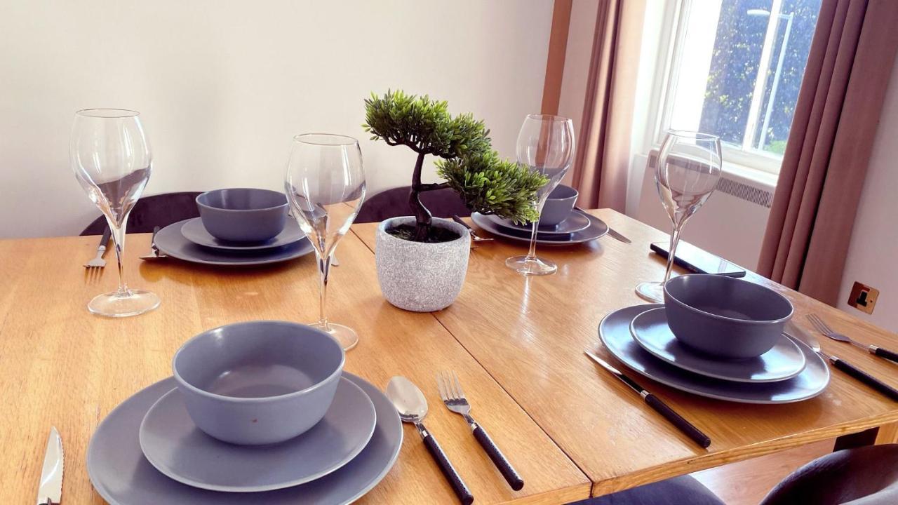 Spacious 2-bedroom, 2-bath Flat With Traditional Decor And Extra Sleeping Capacity In Chelsea Appartement Londres